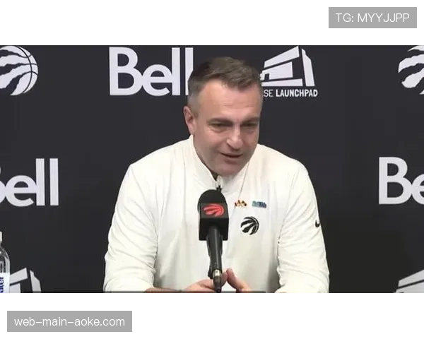 场边花絮：猛龙主帅在暂停时向队员强调“控制节奏，减少不必要的折返跑”